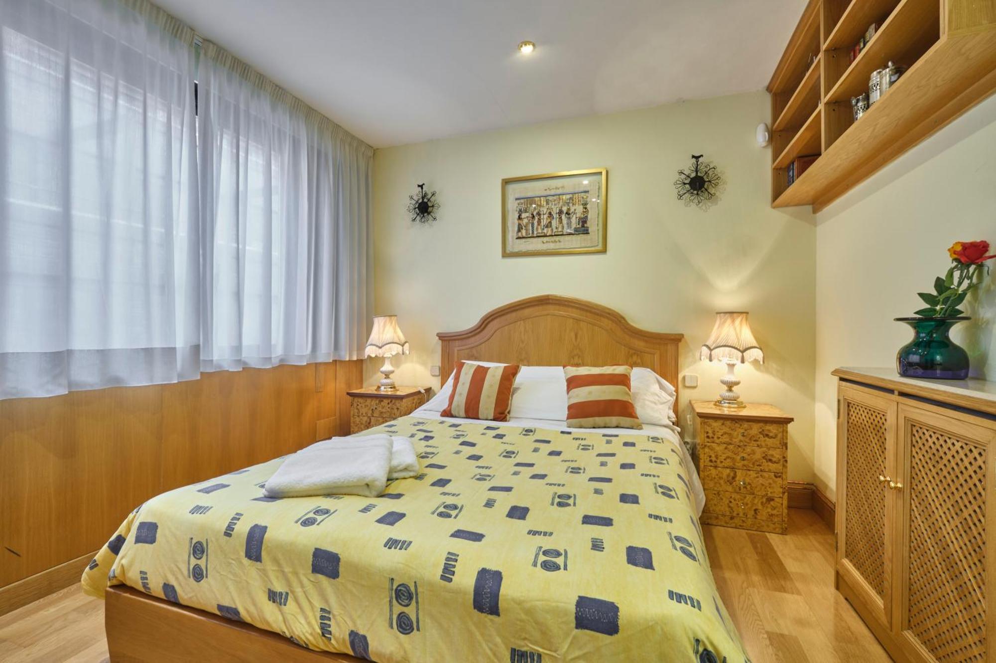 Apartamentos Carlos มาดริด ภายนอก รูปภาพ